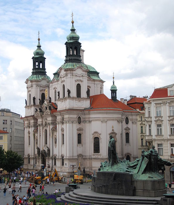 870px-Church_of_St_Nicholas_of_Old_Town_in_Prague_General_View (594x700, 83Kb)