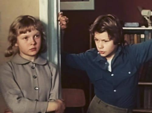 Кадр из фильма А. Шахмалиевой «Дети как дети», в ролях – М. Сергеечева Н. Михайловский