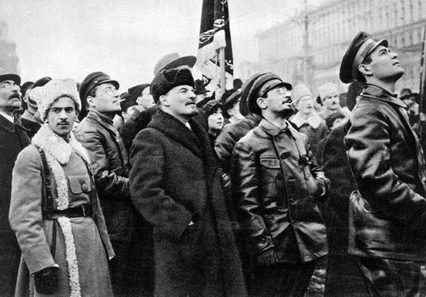 В. Ленин и Я. Свердлов