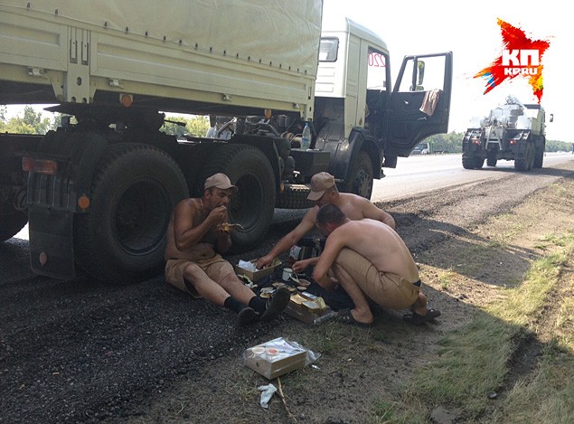 Колонна с гуманитарной помощью подошла к границе Колонна с гуманитарной помощью подошла к границе