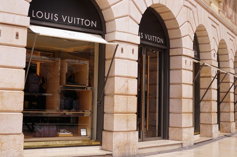 LVMH первой в Европе преодолела отметку в $500 млрд рыночной стоимости LVMH первой в Европе преодолела отметку в $500 млрд рыночной стоимости