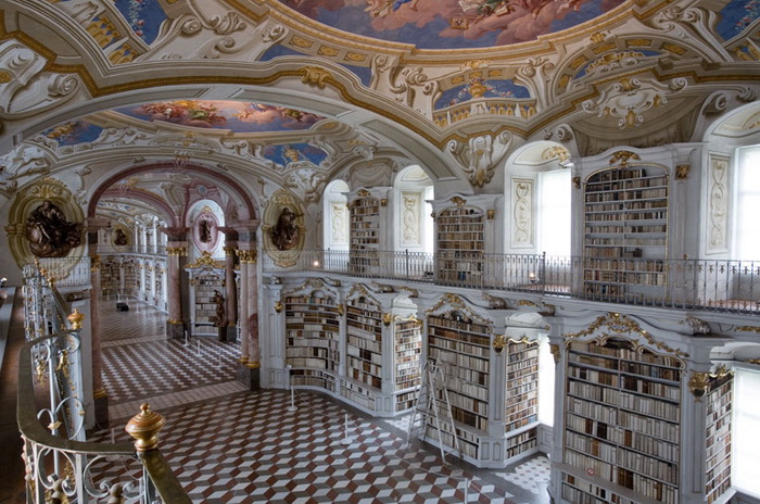 Стиль барокко в Admont Abbey Стиль барокко в Admont Abbey