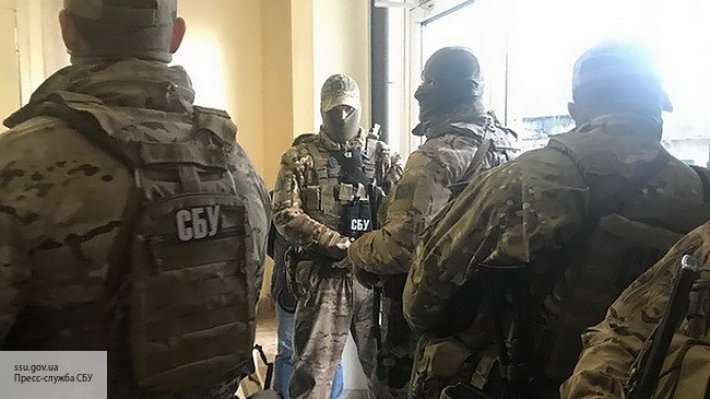 «Вы понимаете, кто вам звонит? На вас и вашу супругу повесят уголовное дело»: обнародованы видеофакты шантажа СБУ жителей Луганска «Вы понимаете, кто вам звонит? На вас и вашу супругу повесят уголовное дело»: обнародованы видеофакты шантажа СБУ жителей Луганска