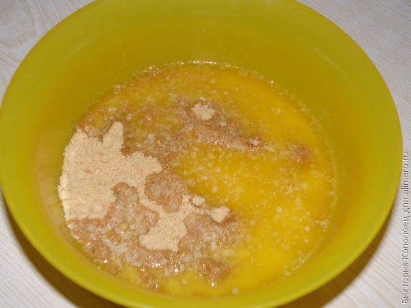 Желейный тортик из киви и сметаны без выпечки