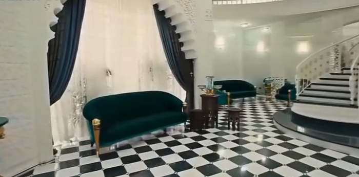 Холл огромного особняка Алишера Усманова Холл огромного особняка Алишера Усманова