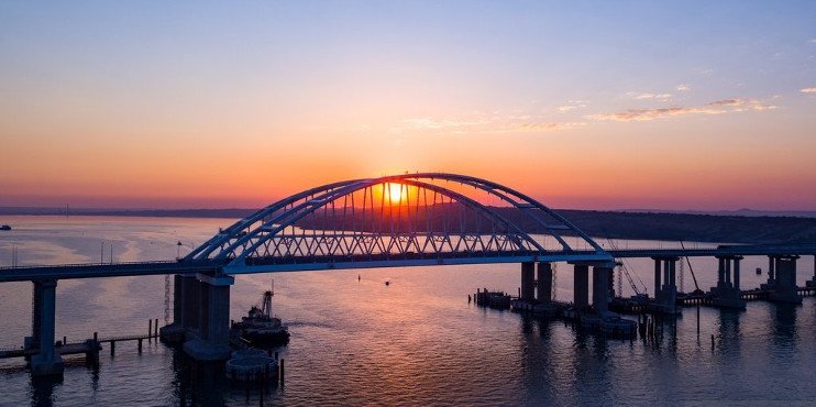 Топ лучших статей о Крыме: иностранные журналисты до сих пор в восторге от Путина на КамАЗе Топ лучших статей о Крыме: иностранные журналисты до сих пор в восторге от Путина на КамАЗе