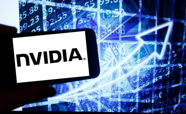 NVIDIA осталась без половины прибыли