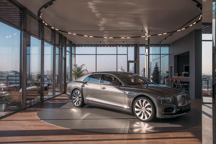 «Алхимия» в стиле Bentley: эксклюзивная премьера нового Flying Spur в Москве