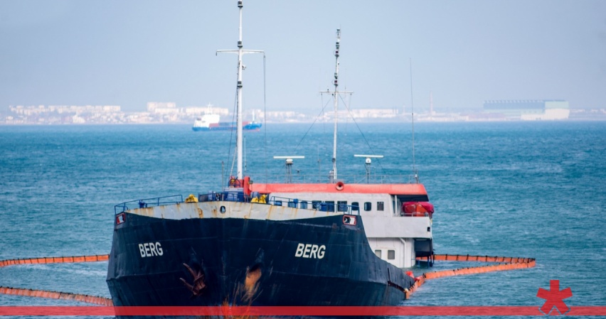 Сухогруз Berg бросили погибать в бухте Феодосии Сухогруз Berg бросили погибать в бухте Феодосии