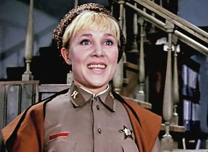 Надежда Румянцева в фильме *Крепкий орешек*, 1967 | Фото: kino-teatr.ru Надежда Румянцева. Биография личная жизнь, семья и дети, творчество актрисы (фото)