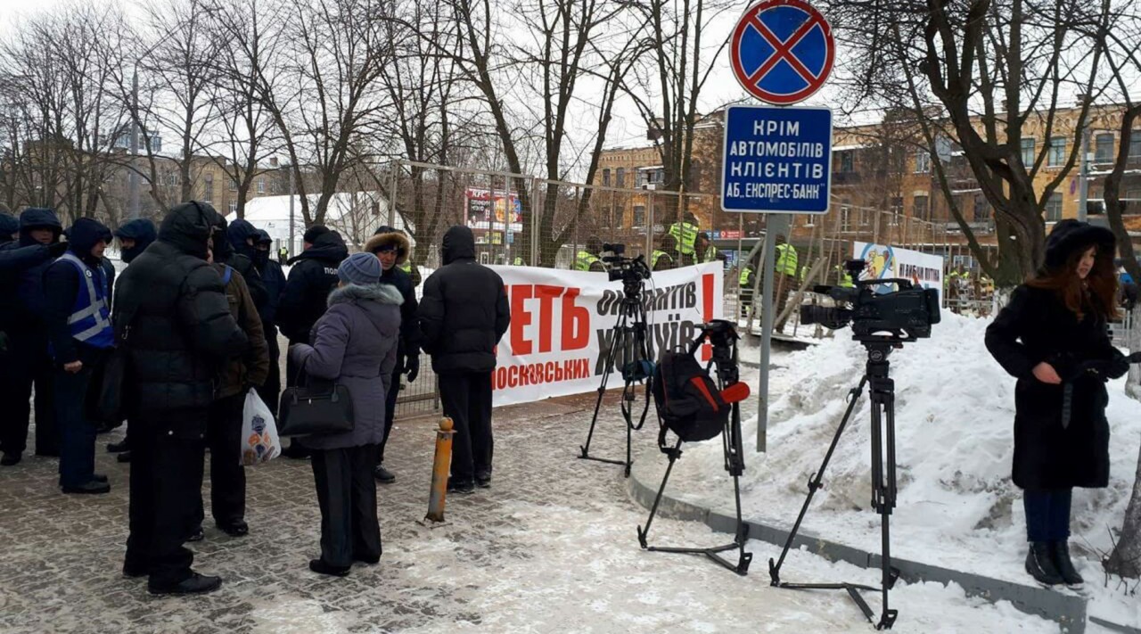 «Что за позорный цирк?!»: Как на Украине сорвали голосование россиян на президентских выборах «Что за позорный цирк?!»: Как на Украине сорвали голосование россиян на президентских выборах