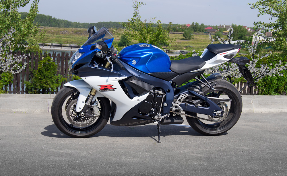 Спортивный мото Suzuki GSX r750