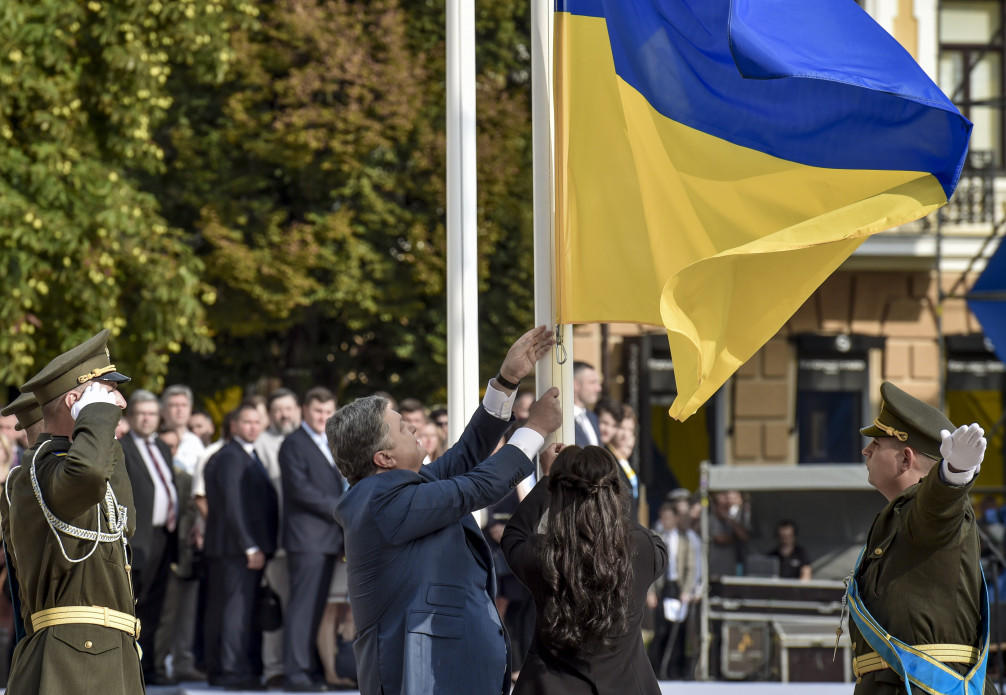 Российский МИД одобрил идею Порошенко с украинским флагом в центре Севастополя Российский МИД одобрил идею Порошенко с украинским флагом в центре Севастополя