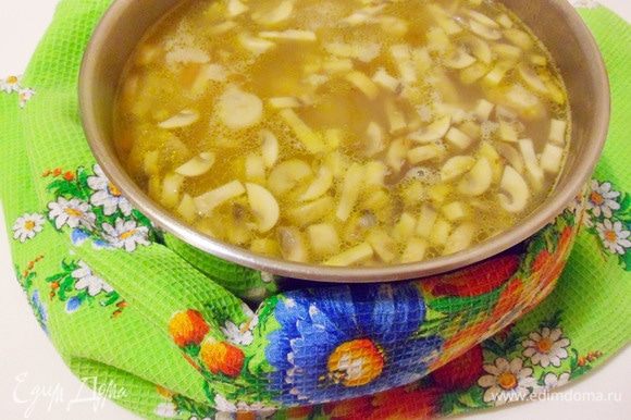 Томленый суп с гречкой и грибами готов. Томленый суп с гречкой и грибами готов.