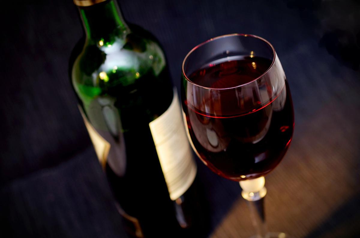 https://360tv.ru/media/uploads/article_images/2019/01/24861_wine-541922_1280.jpg