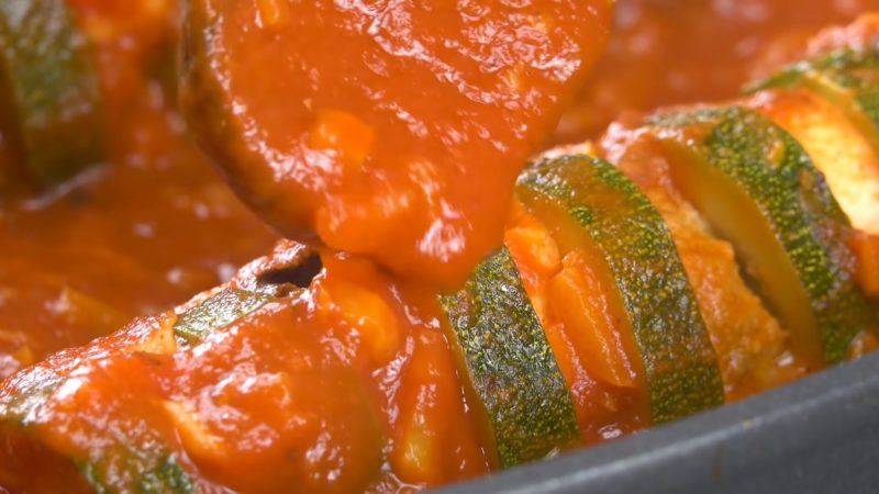 Протыкаем кабачки спагетти и получаем необычный и вкусный ужин