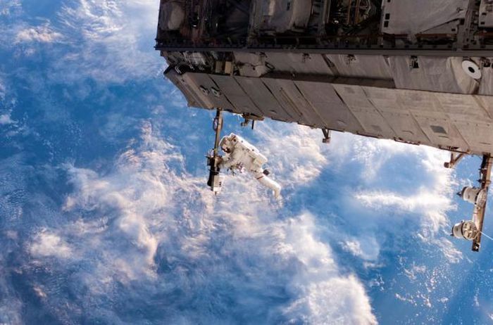 Фотографии открытого космоса за осень 2012