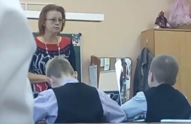 Петербургская учительница обозвала детей тупыми и бедными