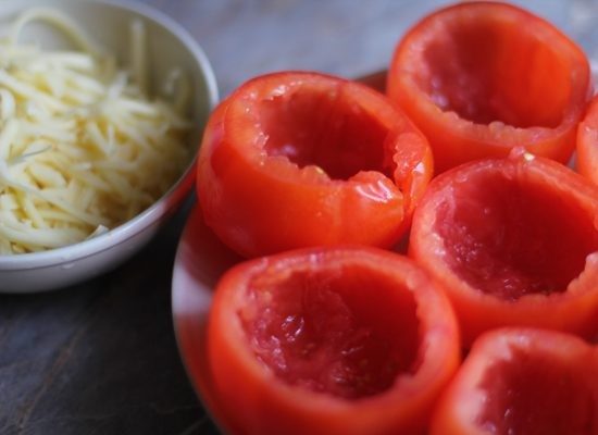 Помидоры, фаршированные курицей с овощами Помидоры, фаршированные курицей с овощами