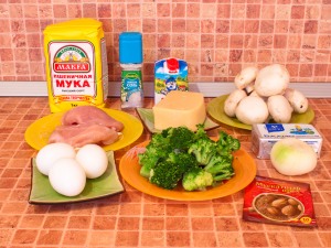 Лоранский пирог с курицей, грибами и брокколи