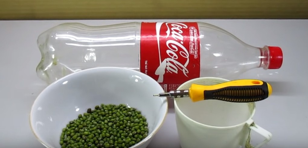 Удивительный лайфхак! Использование пластиковой бутылки для выращивания ростков бобовых