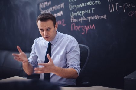 Навальный сорвал акцию в память о жертвах пожара в Кемерово провокацией Навальный сорвал акцию в память о жертвах пожара в Кемерово провокацией