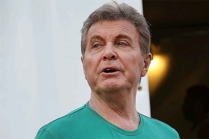 Загулявшего с молоденькой Льва Лещенко выставили из дому с чемоданами Загулявшего с молоденькой Льва Лещенко выставили из дому с чемоданами