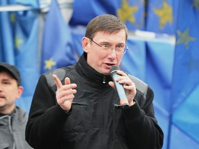 На Украине оппозиция будет "на коленях" просить людей перейти от манифестаций к штурму На Украине оппозиция будет "на коленях" просить людей перейти от манифестаций к штурму
