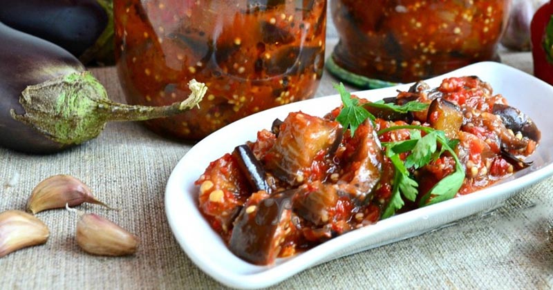 Очень вкусная закрутка из баклажанов, которая не «доживает» до зимы Очень вкусная закрутка из баклажанов, которая не «доживает» до зимы
