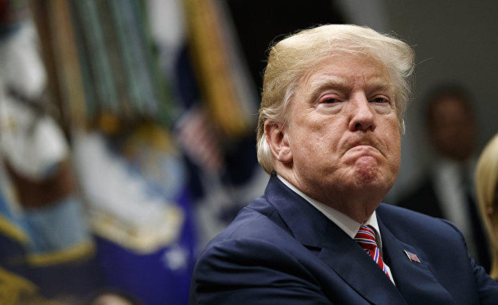 Лысый Трамп без загара: в Интернете высмеяли новый образ президента США Лысый Трамп без загара: в Интернете высмеяли новый образ президента США