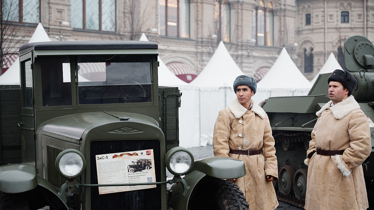 Торжественный марш, посвященный параду 1941 года: фоторепортаж