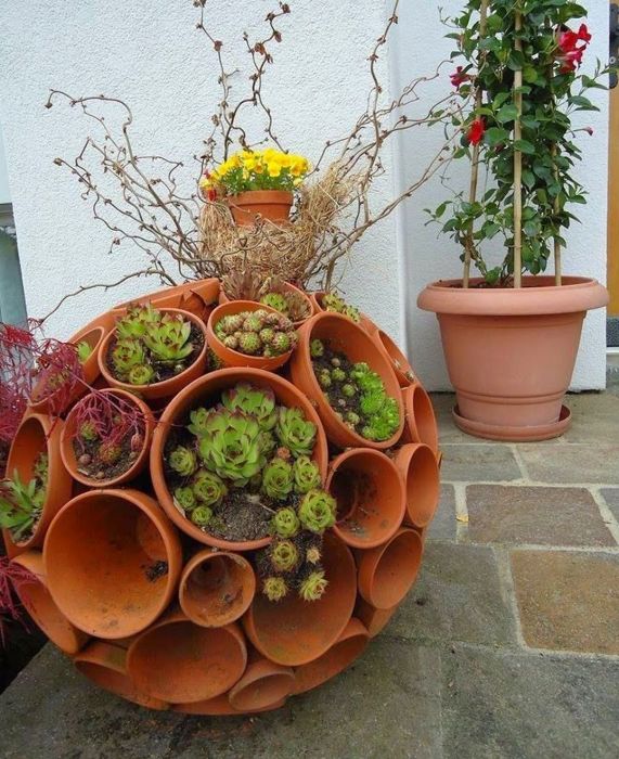 Сделать такое украшение для сада на самом деле очень просто. /Фото: i.pinimg.com