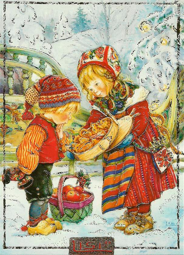 девочка показывает цыплят братишке