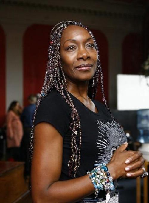 Мэйзи Уильямс. Еще одна участница Boney M. Записала свой первый сольный альбом в декабре 2006 года с композициями в стиле госпел. В феврале 2007 года она выпустила танцевальный вариант хита Boney M. "Sunny", а в июне стала вокалисткой латышской группы Melo-M, которая с песней "Daddy Cool" заняла 1 место в чартах.