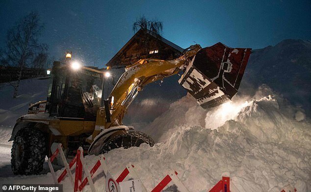 Европу заносит снегом