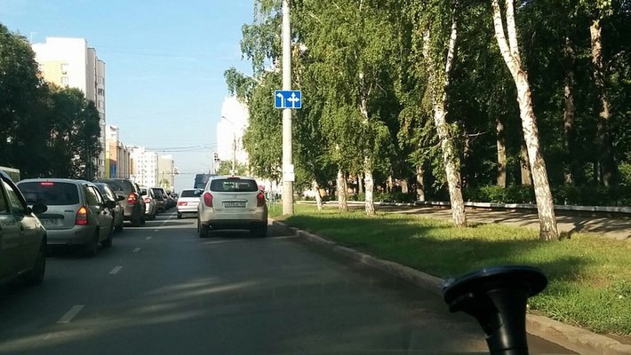 На улице Академика Ильюшина организовали дополнительную полосу