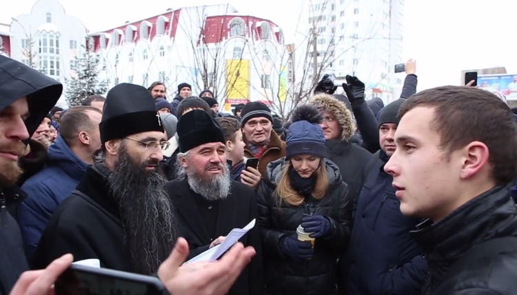 Церковные активисты из Правого сектора не смогли прочитать «Отче наш» Церковные активисты из Правого сектора не смогли прочитать «Отче наш»