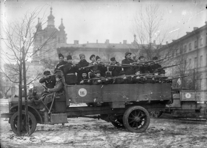 Россия 1917 года в архивных фотодокументах Россия 1917 года в архивных фотодокументах