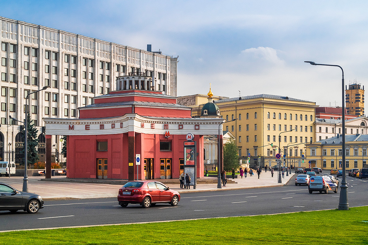 10 самых красивых станций Московского метро... снаружи (ФОТО)
