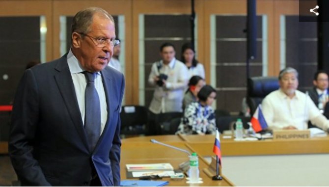 Лавров пообещал Тиллерсону, что Россия "и впредь будет отвечать" США Лавров пообещал Тиллерсону, что Россия "и впредь будет отвечать" США
