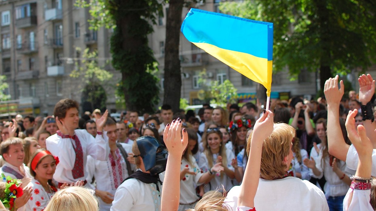 «Ницой с Вятровичем теперь нерукопожатные»: в Сети отреагировали на требование переименовать Россию