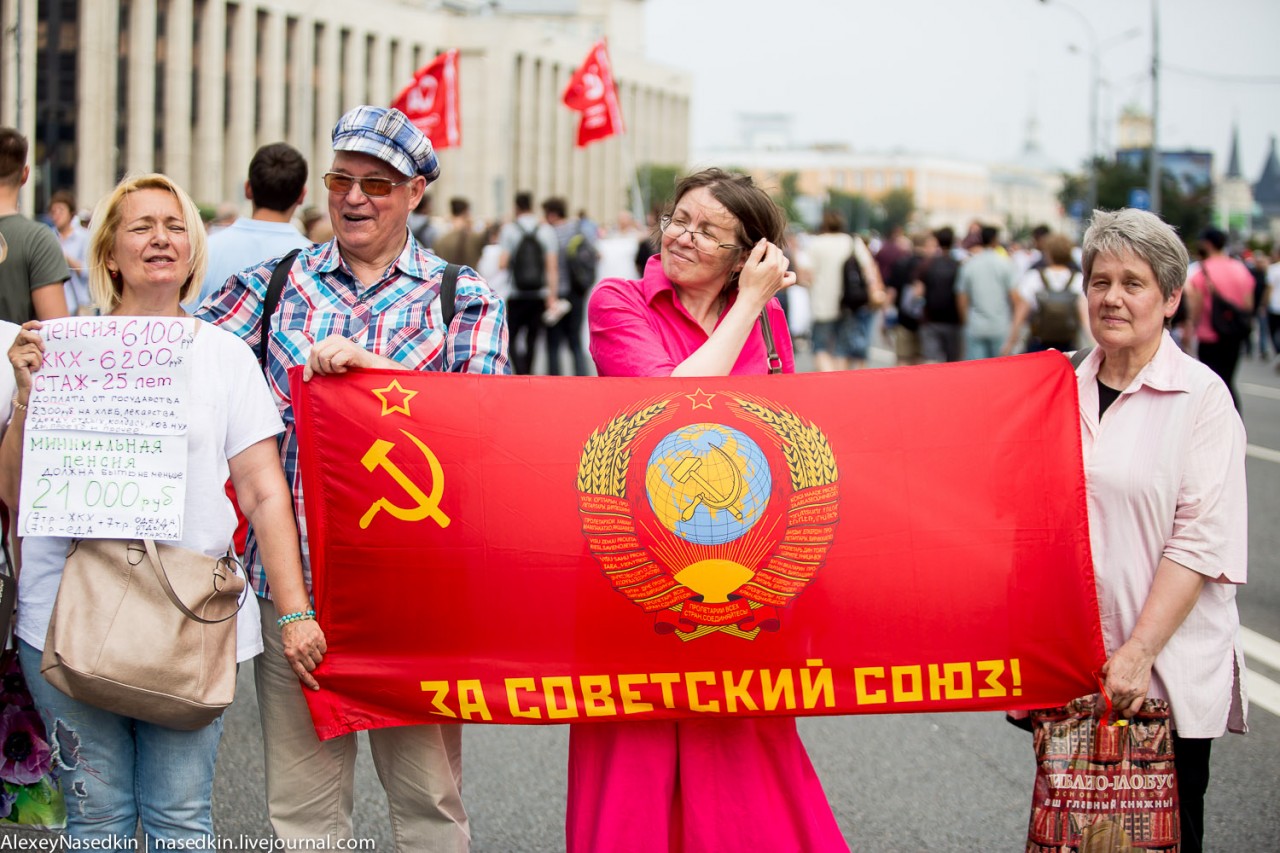 Путину и Медведеву передали пламенный привет из СССР (фото) Путину и Медведеву передали пламенный привет из СССР (фото)