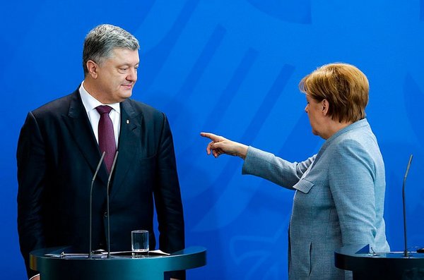 Путин не стал разговаривать с Порошенко, президенту Украины пришлось звонить Меркель Путин не стал разговаривать с Порошенко, президенту Украины пришлось звонить Меркель