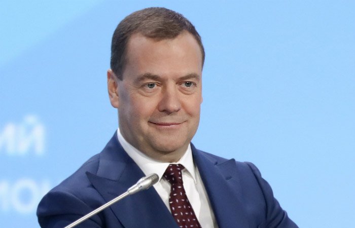 Медведев: рабочая неделя скоро станет четырехдневной