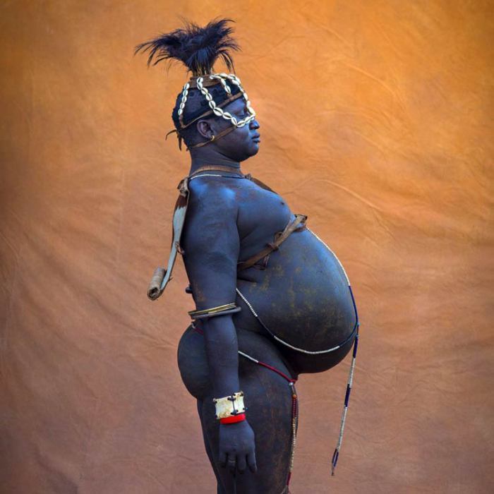Взгляд не оторвать: 11 снимков самых красивых мужчин эфиопского племени боди