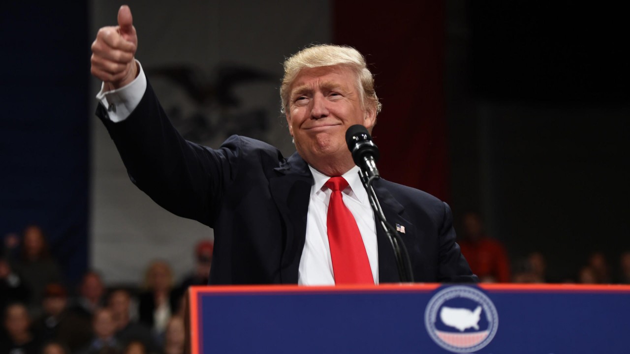 Дональд Трамп начал сдавать своих Дональд Трамп начал сдавать своих
