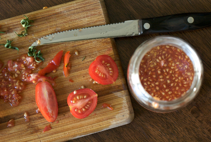 Использование одного ножа для разных продуктов.