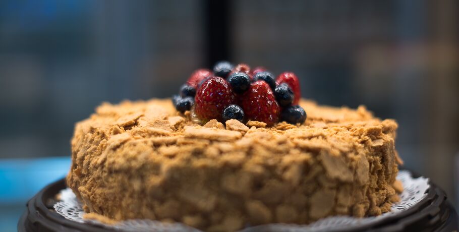 Тянет на сладкое: почему именно по утрам и как есть сахар без вреда