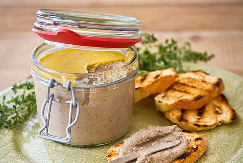 Вместо непонятного магазинного продукта с консервантами лучше приготовить нежный домашний паштет из куриной печени: пошаговый рецепт приготовления