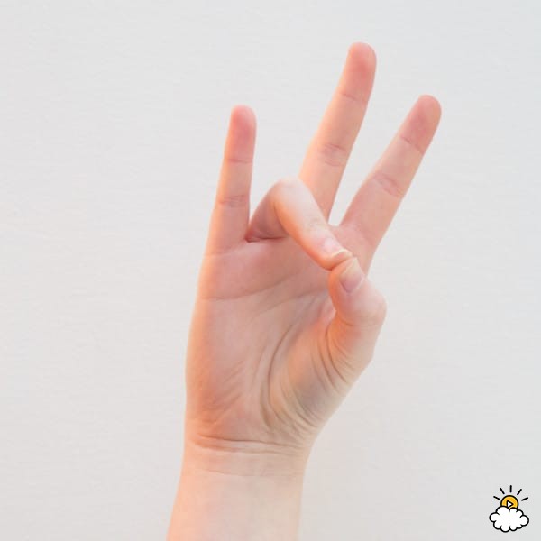 embeddedIMG_handYoga_850px_5-600x600